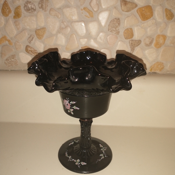 SALE >>>>>>>Fenton Black glass Ruffle Vase - Picture 2 of 4